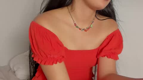 Snapshot of petitgirl_ chatting on 02-27-25, 10:42  J A S S  online show from 02-27-25, 10:42