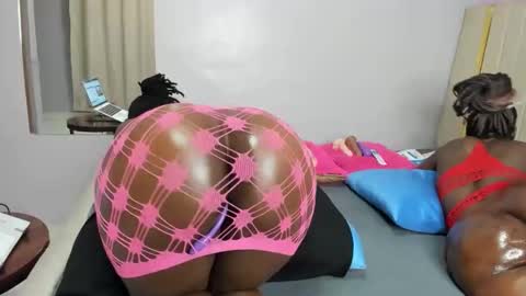 Cayennee online show from 03-19-26, 03:32