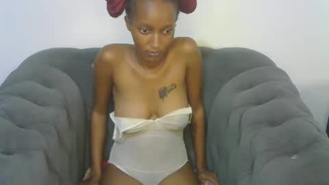 petitpearl online show from 02-23-25, 03:40