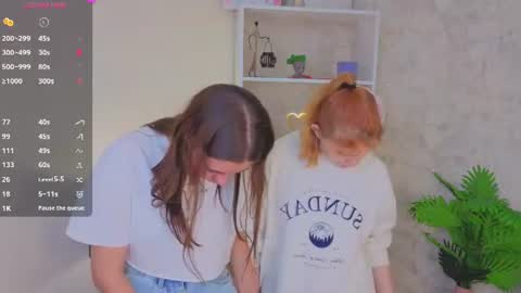 Snapshot of petulagambee chatting on 06-18-26, 04:35 Kate online show from 06-18-26, 04:35