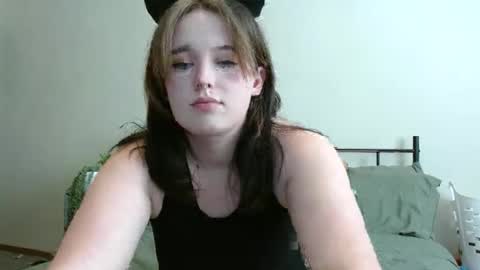 Snapshot of pheebs_cams chatting on 11-10-25, 08:30 Pheebs online show from 11-10-25, 08:30