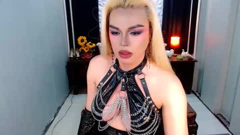 Snapshot of phenominalduodiva chatting on 10-21-25, 05:24 cervena online show from 10-21-25, 05:24