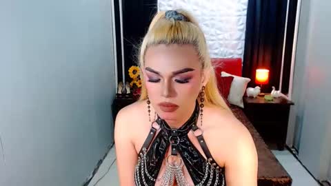 Snapshot of phenominalduodiva chatting on 10-22-25, 05:56 cervena online show from 10-22-25, 05:56