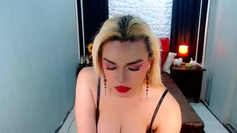 Snapshot of phenominalduodiva chatting on 11-15-25, 03:15 cervena online show from 11-15-25, 03:15