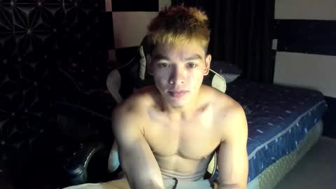 Snapshot of philhotbody chatting on 01-13-25, 11:41 AJ online show from 01-13-25, 11:41
