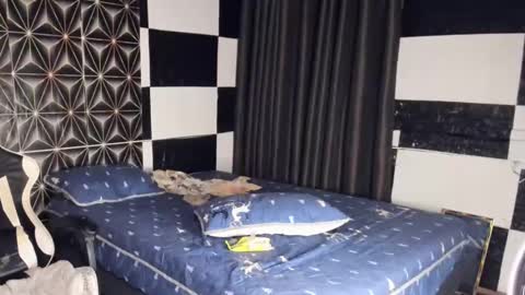 Snapshot of philhotbody chatting on 02-14-25, 04:20 AJ online show from 02-14-25, 04:20