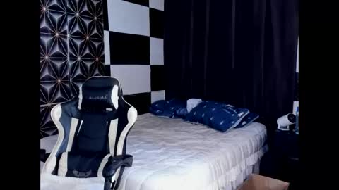 Snapshot of philhotbody chatting on 09-10-25, 02:55 AJ online show from 09-10-25, 02:55