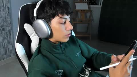 Snapshot of philipe_moonlight_ chatting on 03-03-25, 04:03 Phil.   INDEPENDENT MODEL online show from 03-03-25, 04:03