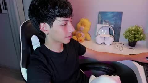 Snapshot of philipe_moonlight_ chatting on 09-13-25, 01:38 Phil.   INDEPENDENT MODEL online show from 09-13-25, 01:38