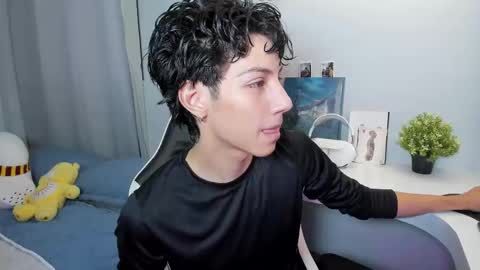 Phil.   INDEPENDENT MODEL online show from 12-20-25, 10:00