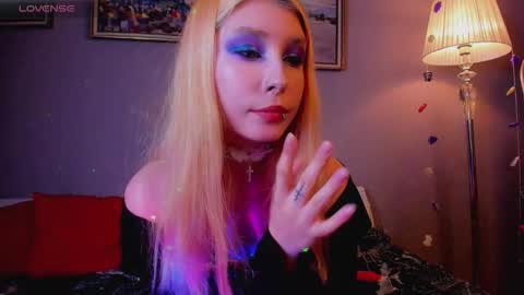 Snapshot of phoenixvale chatting on 11-17-25, 03:51 Phoenixvale Pls follow me online show from 11-17-25, 03:51