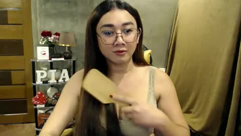 Pia online show from 11-11-25, 11:54