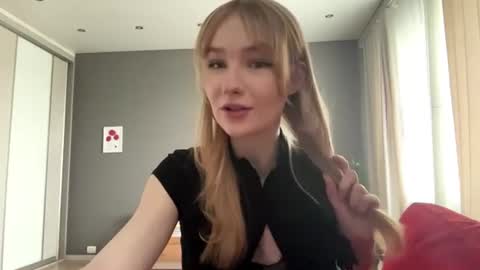 Snapshot of piastonesifer chatting on 06-25-26, 12:32 Kristie online show from 06-25-26, 12:32