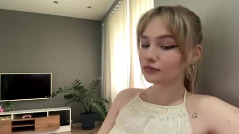 Snapshot of piastonesifer chatting on 06-26-26, 02:05 Kristie online show from 06-26-26, 02:05