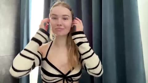 Snapshot of piastonesifer chatting on 07-15-26, 07:13 Kristie online show from 07-15-26, 07:13