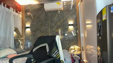 Snapshot of pichon_baby chatting on 12-18-25, 09:26 pichon_baby online show from 12-18-25, 09:26