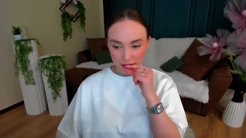 Emelie online show from 03-03-26, 01:23