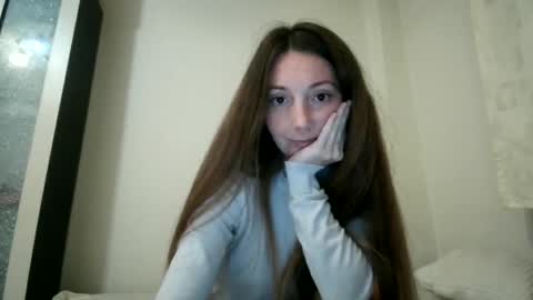 Snapshot of pieceofmoon chatting on 10-06-25, 08:50 Moonie online show from 10-06-25, 08:50