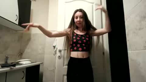 Snapshot of pieceofmoon chatting on 12-13-25, 10:48 Moonie online show from 12-13-25, 10:48