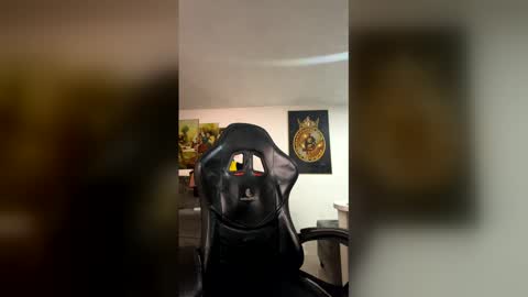 Snapshot of pielcanela12 chatting on 05-24-26, 12:04 ONIKA online show from 05-24-26, 12:04