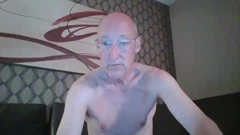 Snapshot of piethomas chatting on 11-11-25, 02:22 PieSunshine online show from 11-11-25, 02:22