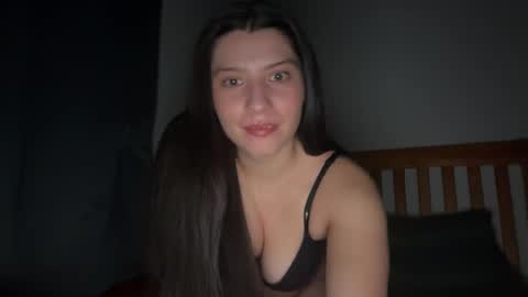 Snapshot of piink_mila chatting on 06-24-26, 03:16 Mila online show from 06-24-26, 03:16