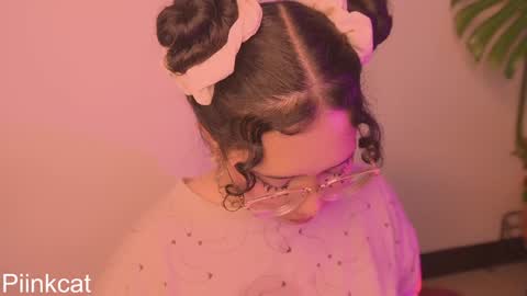 Snapshot of piinkcat chatting on 02-07-25, 09:37 Emi online show from 02-07-25, 09:37