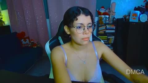 Snapshot of piixiie_d_oll chatting on 12-22-25, 03:25 Andrea G online show from 12-22-25, 03:25