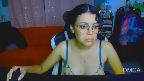 Snapshot of piixiie_d_oll chatting on 03-07-26, 03:03 Andrea G online show from 03-07-26, 03:03