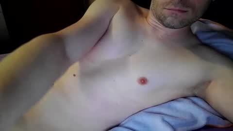 Snapshot of pimptheride chatting on 10-01-25, 08:42 Bee online show from 10-01-25, 08:42