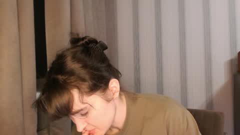 Snapshot of pineapple__mood chatting on 05-05-26, 05:43 online show from 05-05-26, 05:43
