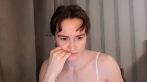 Snapshot of pineapple__mood chatting on 05-15-26, 05:58 online show from 05-15-26, 05:58