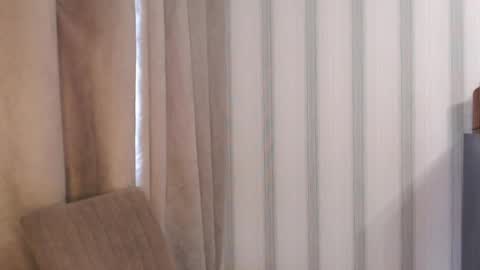 Snapshot of pineapple__mood chatting on 06-08-26, 08:15 online show from 06-08-26, 08:15