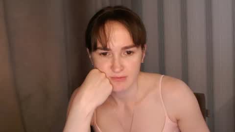 Snapshot of pineapple__mood chatting on 06-14-26, 10:28 online show from 06-14-26, 10:28