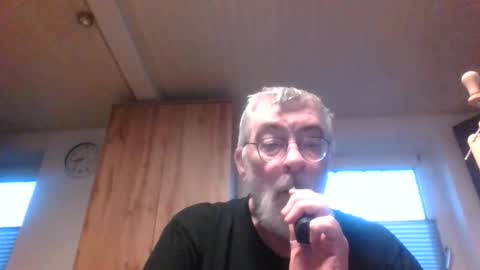 Snapshot of pinholder chatting on 11-16-25, 07:36 Michael online show from 11-16-25, 07:36