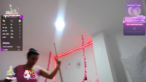 Snapshot of pink__tiffany chatting on 12-11-24, 02:09 tiffany online show from 12-11-24, 02:09