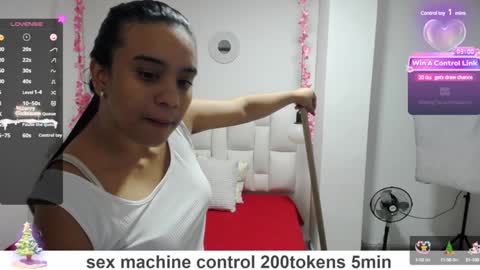 Snapshot of pink__tiffany chatting on 12-18-24, 01:26 tiffany online show from 12-18-24, 01:26