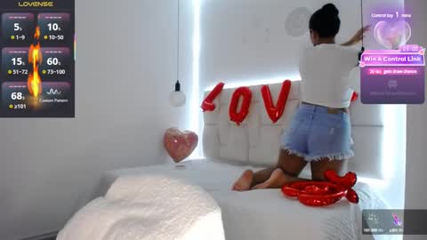 Snapshot of pink__tiffany chatting on 02-13-25, 08:55 tiffany online show from 02-13-25, 08:55