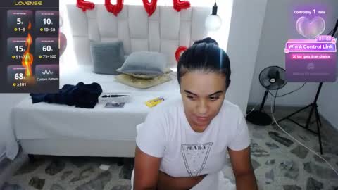 Snapshot of pink__tiffany chatting on 02-14-25, 12:09 tiffany online show from 02-14-25, 12:09