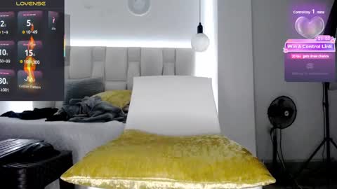 Snapshot of pink__tiffany chatting on 02-25-25, 11:22 tiffany online show from 02-25-25, 11:22