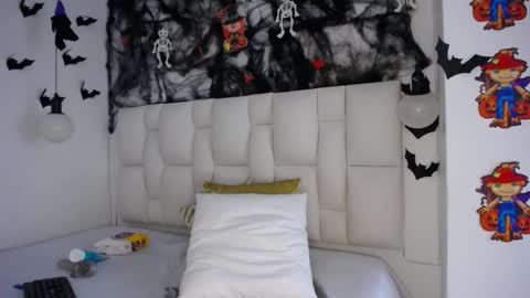 Snapshot of pink__tiffany chatting on 10-27-25, 10:25 tiffany online show from 10-27-25, 10:25