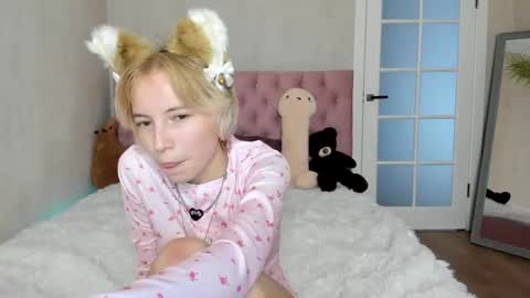 pink_lila18 online show from 09-22-25, 09:00