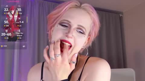 Snapshot of pink_pantsu chatting on 11-15-25, 09:32 Luna online show from 11-15-25, 09:32