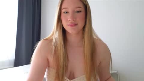 Snapshot of pink_rosee_ chatting on 09-26-25, 03:21   online show from 09-26-25, 03:21