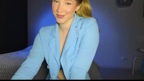 Snapshot of pink_rosee_ chatting on 10-10-25, 03:38   online show from 10-10-25, 03:38