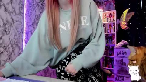 Snapshot of pink_ss chatting on 02-19-26, 10:44 Saly online show from 02-19-26, 10:44