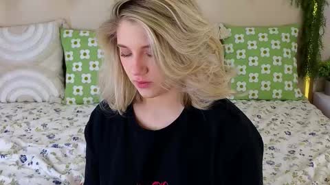 Adele online show from 11-18-25, 09:47