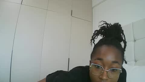 PinkyAura online show from 02-04-26, 12:00