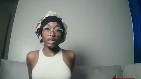 Snapshot of pinkaura_ chatting on 05-30-26, 11:07 PinkyAura online show from 05-30-26, 11:07
