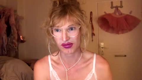 Snapshot of pinkfag chatting on 12-03-24, 08:17 pinkfag online show from 12-03-24, 08:17